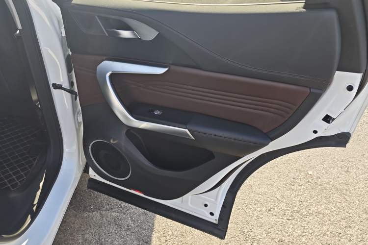 Used Wey VV5 2021 1.5T Two-Wheel Drive Smart Pioneer
