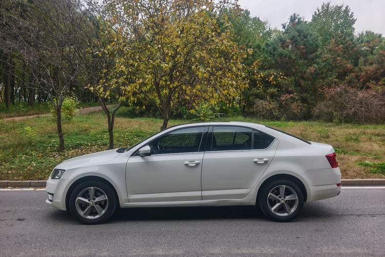 Used Skoda Octavia 2016 1.6L Automatic Smart Drive Edition
