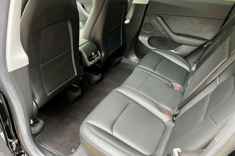 Used Tesla Model Y 2023 Rear-Wheel-Drive Version Interior 2