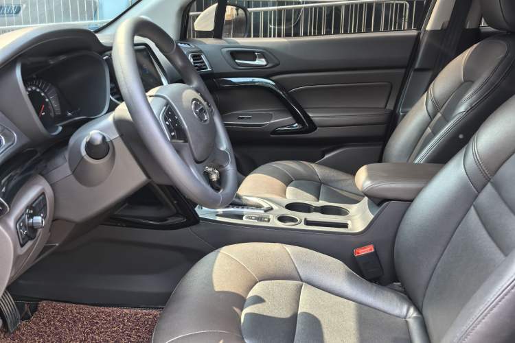 Used GAC Trumpchi GS4 2017 235T G-DCT Two-Wheel Drive Elite Edition Interior 3