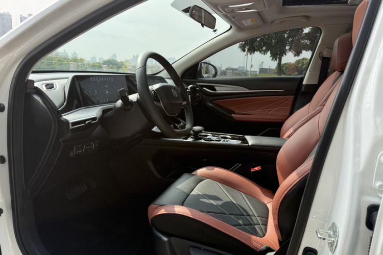 Used Changan Eado 2022 PLUS Blue Whale NE 1.4T GDI DCT Prestige Edition
