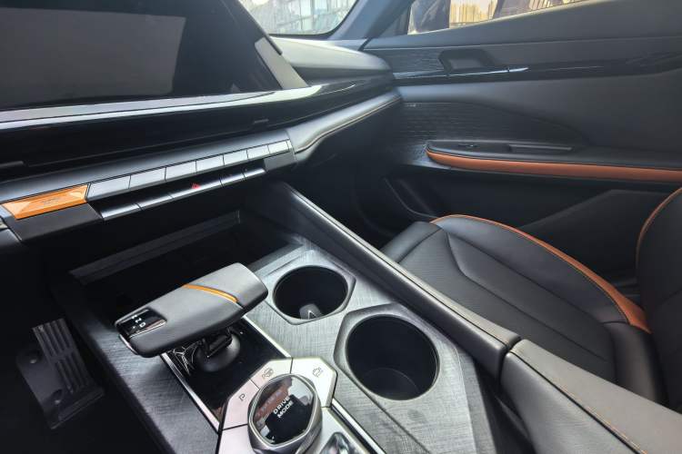 Used Changan UNI-V 2023 1.5T Smart Navigation Version
