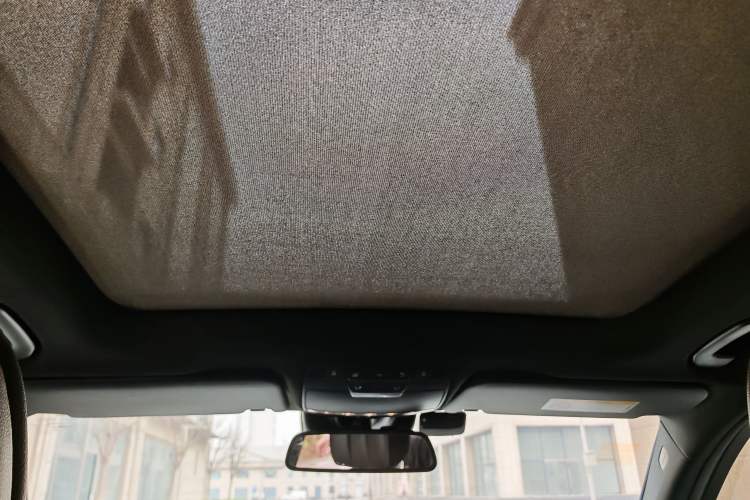 Used Mercedes-Benz GLC 2016 GLC 260 4MATIC Luxury Model Interior 6