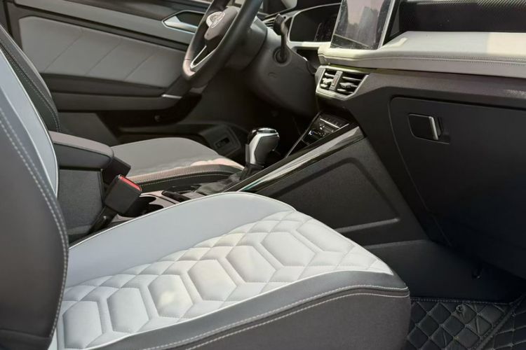 Used Volkswagen Tayron 2024 300TSI Two-Wheel-Drive Luxury Plus Advanced Version Interior 2