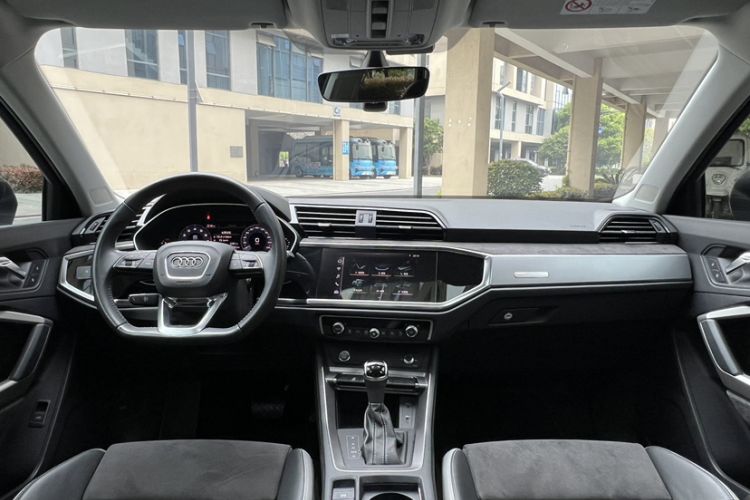 Used Audi Q3 2020 35 TFSI Fashion Dynamic Model Interior 8