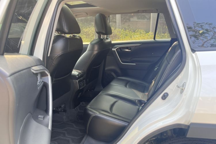 Used Toyota RAV4 2021 2.0L CVT Two-Wheel Drive Fashion Edition Interior 5