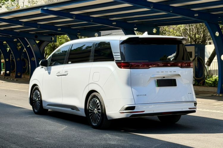 Used Denza D9 2022 EV 600 Four-Wheel Drive Flagship Model
