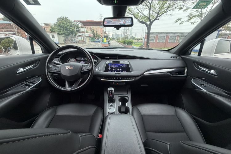 Used Cadillac XT4 2018 28T Two-Wheel Drive Tech Version Interior 3