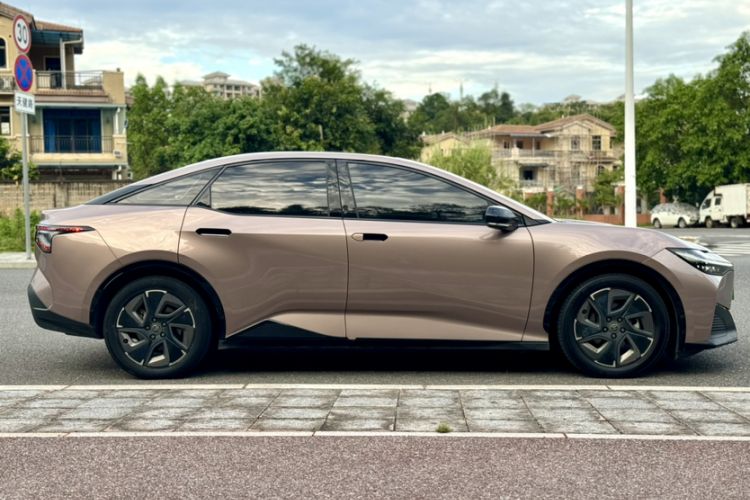 Used Toyota bZ3 2023 616 km Long-Range Premium
