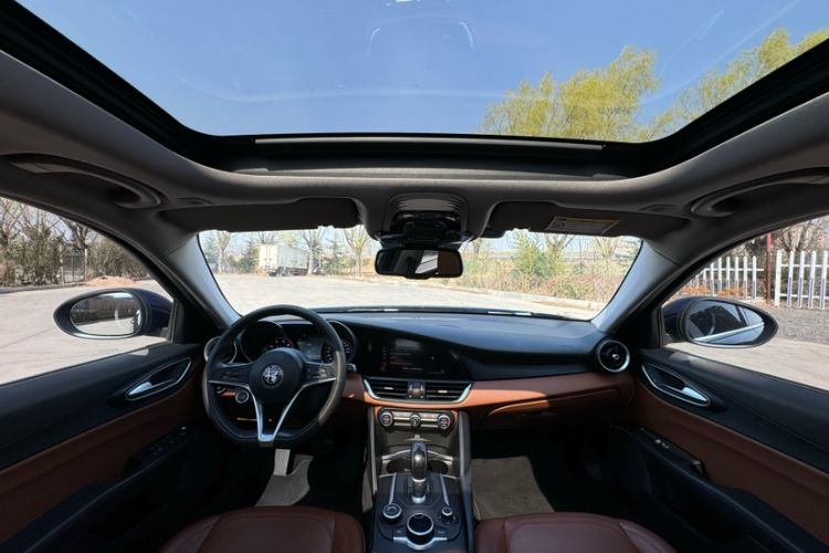 Used Alfa Romeo Giulia 2017 2.0T 200HP Luxury Edition
