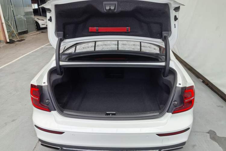 Used Volvo S60 2022 B4 Zhiyi Luxury Edition
