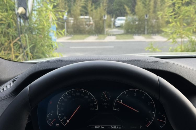 Used BMW 5 Series 2019 530Li Leading Model M Sport Package Odometer Close Up