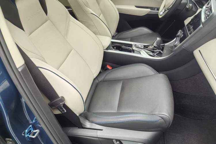 Used Lynk & Co 01 2019 2.0T Two-Wheel Drive Zhaopu Version China VI Standard
