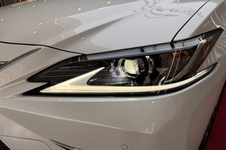 Used Lexus ES 2023 200 Excellence Edition Exterior 7