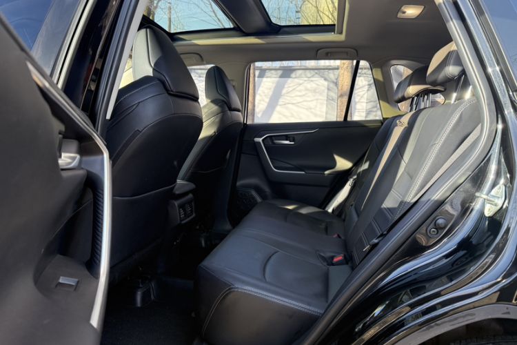 Used Toyota Wildlander 2023 2.0L CVT Two-Wheel Drive Luxury PLUS Edition
