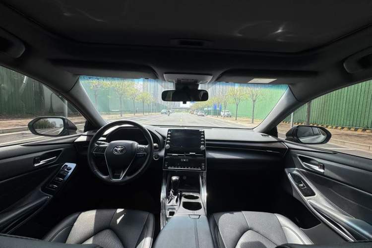 Used Toyota Avalon 2019 2.0L Luxury Edition China VI Standard Interior 3