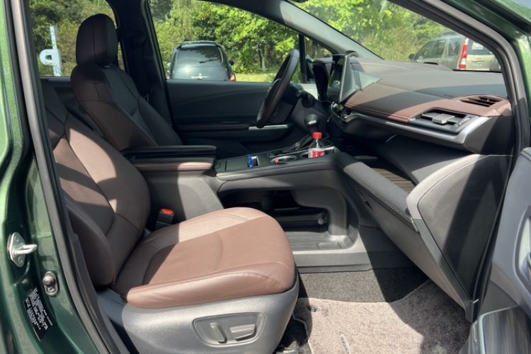 Used Toyota Sienna 2021 2.5L Hybrid Platinum Edition