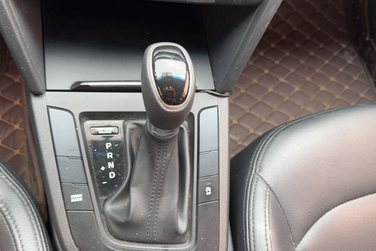 Used Hyundai Elantra (6th Generation / Lingdong) 2018 1.4T Dual-Clutch Xuan Dong · Dynamic Edition Gear Lever