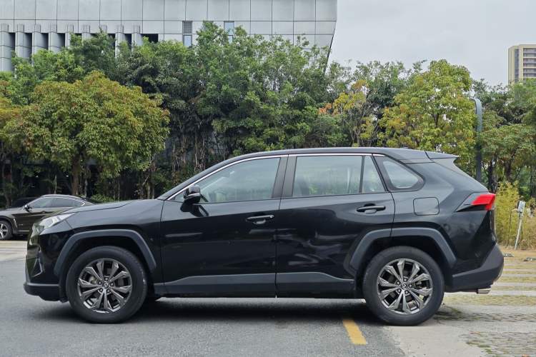 Used Toyota RAV4 2023 2.0L CVT Two-Wheel Drive Fashion Edition