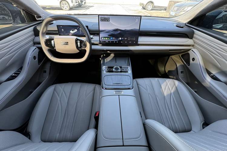 Used Geely Galaxy Galaxy 8 2025 130km EM-P Exploration Edition
