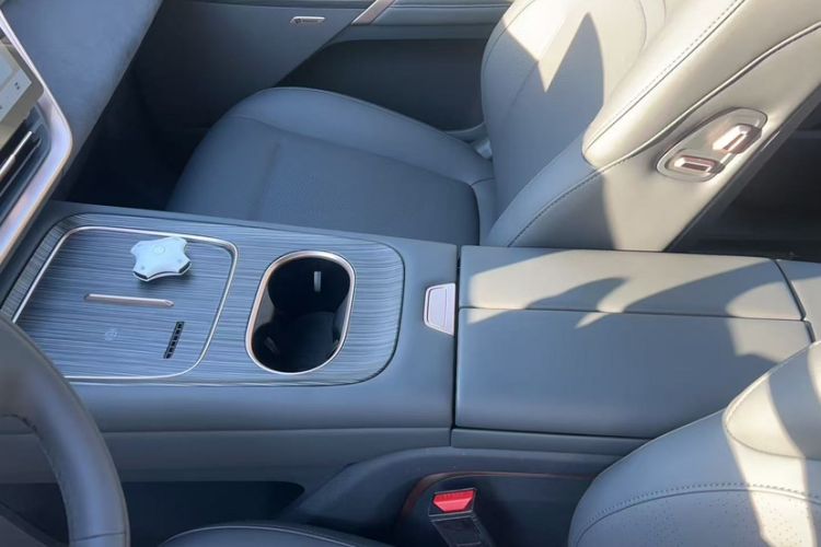 Used Dongfeng eπ eπ008 2024 210Max Range-Extended Version 6 Seats
