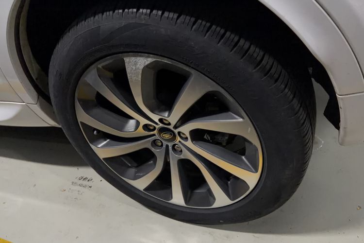 Used Land Rover Discovery Sport 2020 249 PS R-Dynamic Performance Edition Exterior 2