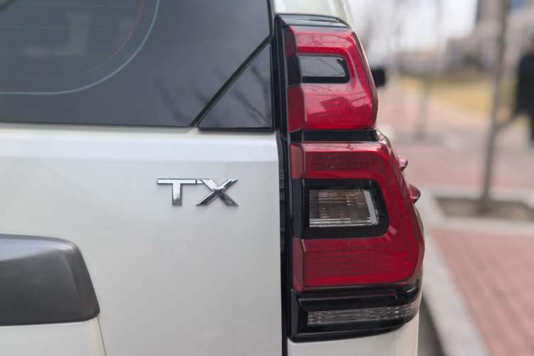 Used Toyota Prado 2018 3.5L Automatic TX-L Exterior 4