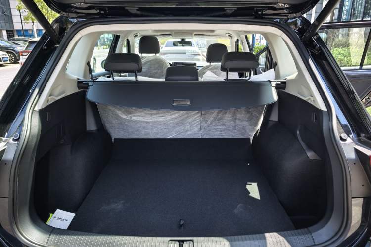 Used Volkswagen Tiguan L 2025 Model, Outstanding Version, 300TSI Automatic Two-Wheel Drive Longteng Edition