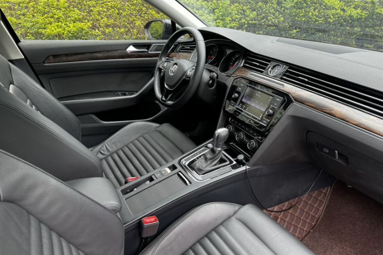 Used Volkswagen Magotan 2018 Facelift 330TSI DSG Luxury Model Interior 1