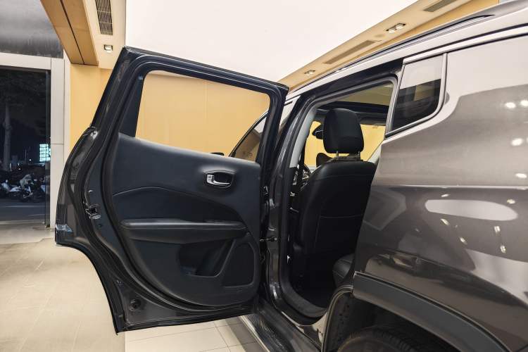 Used Jeep Compass 2017 200T Automatic Family Edition
