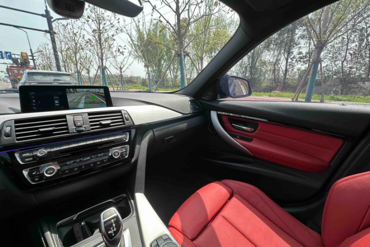 Used BMW 3 Series 2017 330i M Sport Edition Audio And AC Panel