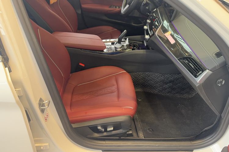 Used BMW 5 Series 2022 Restyled 525Li M Sport Package Right Front Seat