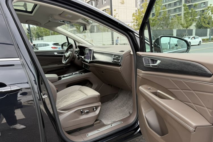 Used Volkswagen Viloran 2024 380TSI Premium Edition Interior 7