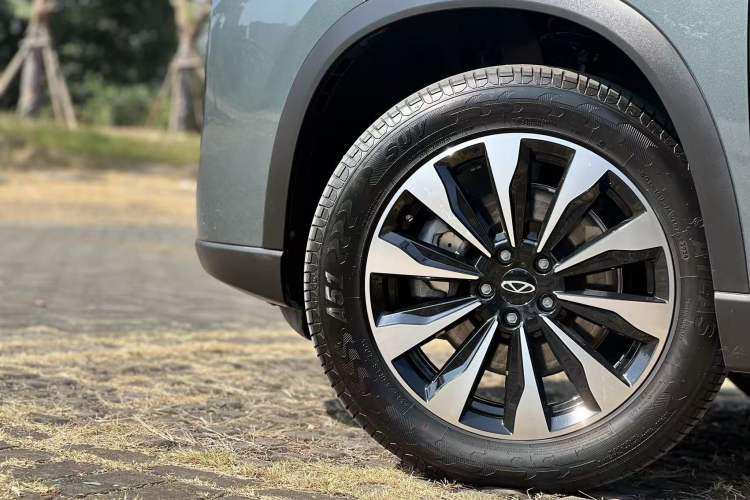 Used Chery Tiggo 8 PLUS 2025 290TGDI DCT Prestige 5-Seater
