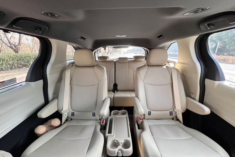 Used Toyota Sienna 2023 2.5L Hybrid Luxury Edition