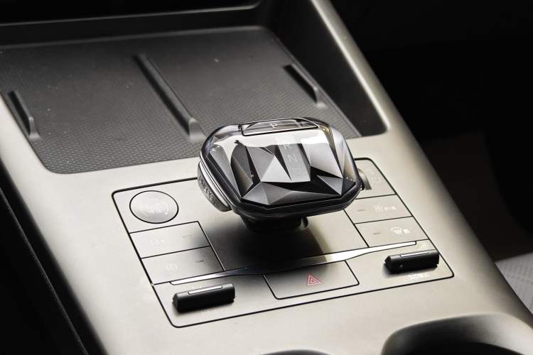 Used BYD Qin PLUS 2025 DM-i Smart Drive 55KM Leading Model Gear Lever