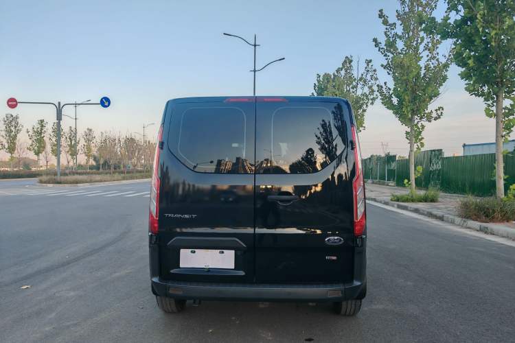 Used Ford Transit 2020 2.0T Diesel Multi-Function Commercial Vehicle Mid-Chassis Low-Roof Design with Dual Rear Doors Meeting China VI Emission Standards