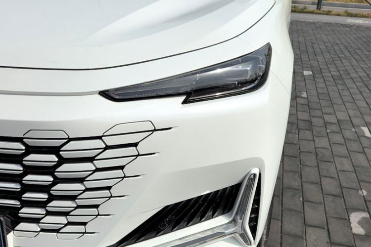 Used CHANGAN UNI-K 2024 2.0T Two-Wheel Drive Global Edition Exterior 8