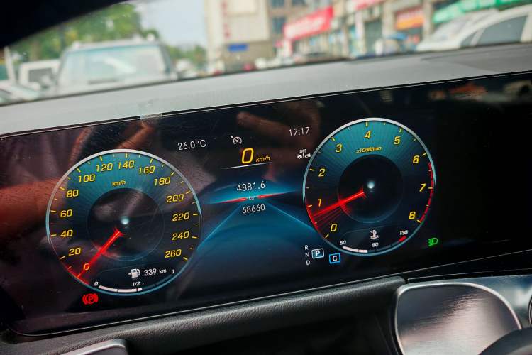 Used Mercedes-Benz GLB 2023 GLB 220 Fashion Model Odometer Close Up