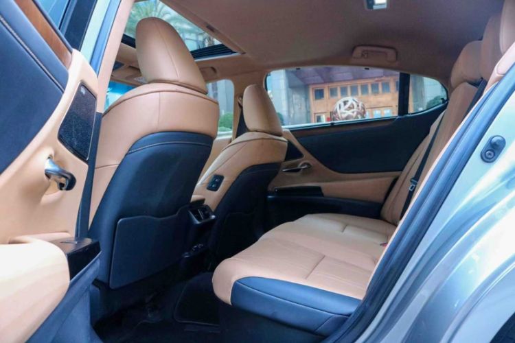 Used Lexus ES 2021 300h Executive Edition
