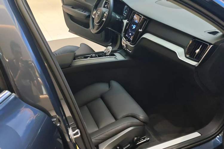 Used Volvo V60 2022 B5 Zhiyuan Luxury Edition Right Front Seat