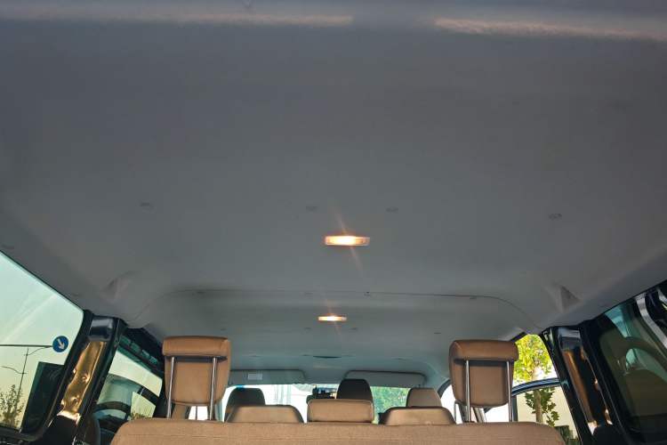 Used Ford Transit 2020 2.0T Diesel Multi-Function Commercial Vehicle Mid-Chassis Low-Roof Design with Dual Rear Doors Meeting China VI Emission Standards
