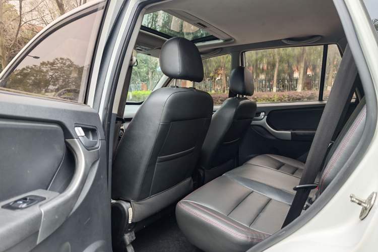 Used Chery Tiggo 3 2015 1.6L CVT ZhiShang Sport Edition Interior 2