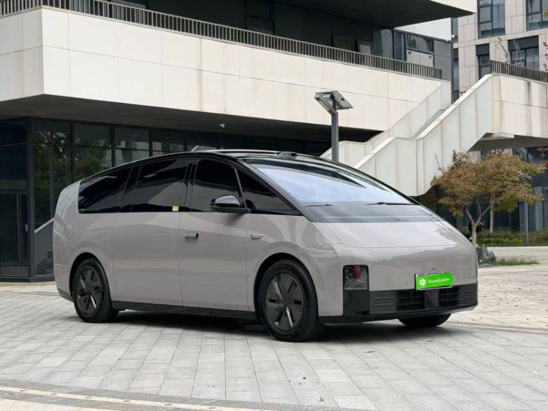 Used Li Auto MEGA 2025 Home Family Special Edition — 35
