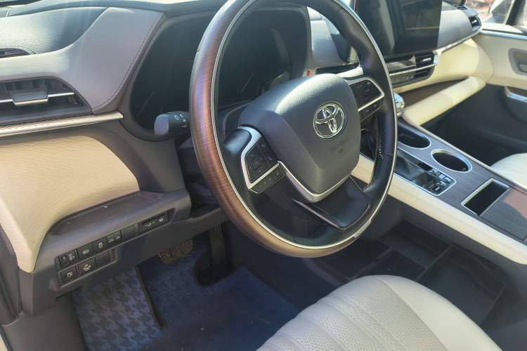 Used Toyota Granvia 2024 2.5L Hybrid Comfort Edition Interior 5