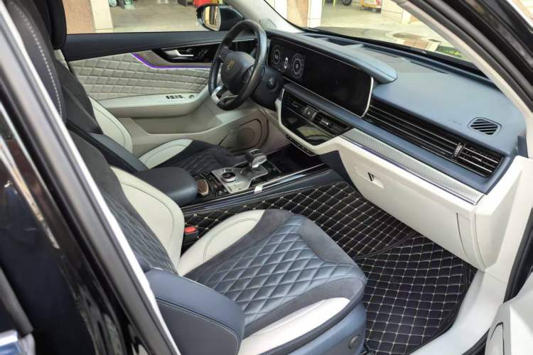 Used Hongqi HS5 2019 2.0T Smart Connect Flagship Edition Interior 4