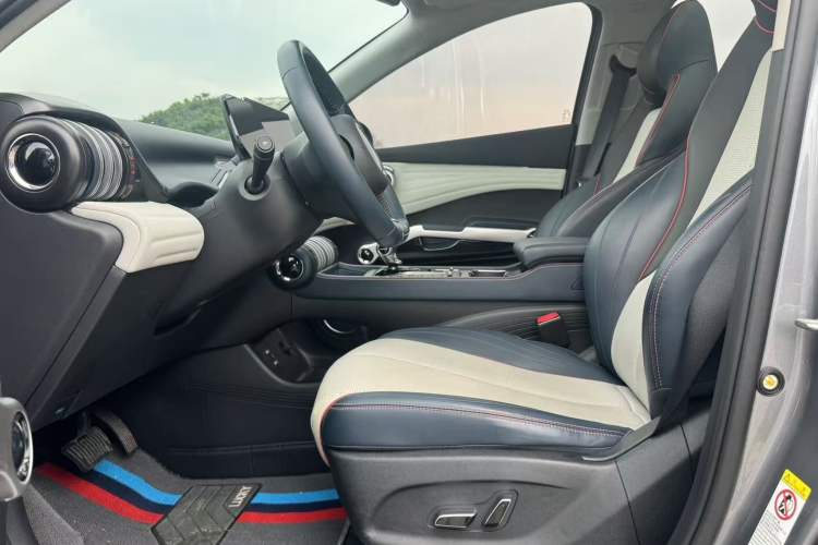 Used BYD Yuan PLUS 2022 430 km Luxury Version Right Front Seat