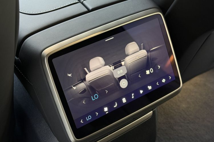 Used ONVO Luxeed L90 2025 Model—Max Six-Seater Version
