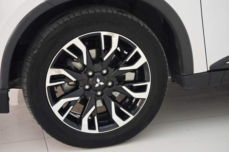 Used Mitsubishi Outlander 2019 2.4L 4x4 Zhi Xiang Edition 5 Seats China VI Standard
