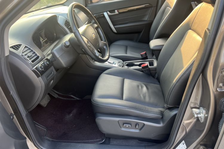 Used Chevrolet Captiva 2015 2.4L 4x4 Flagship Edition 7-Seater
